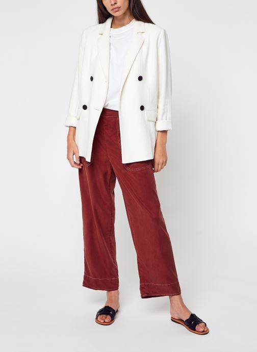 Pantalones cropped color tinto