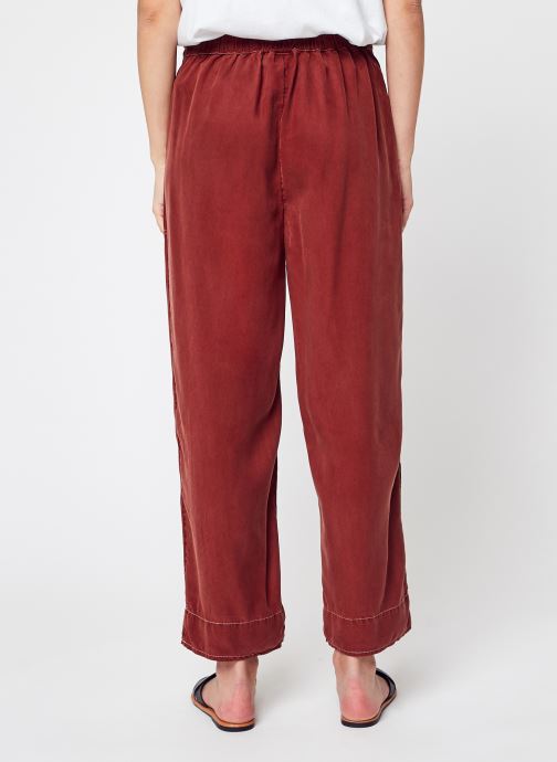 Pantalones cropped color tinto