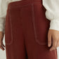 Pantalones cropped color tinto