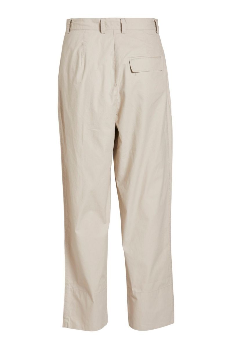 Pantalón de algodón beige con detalle de vuelta